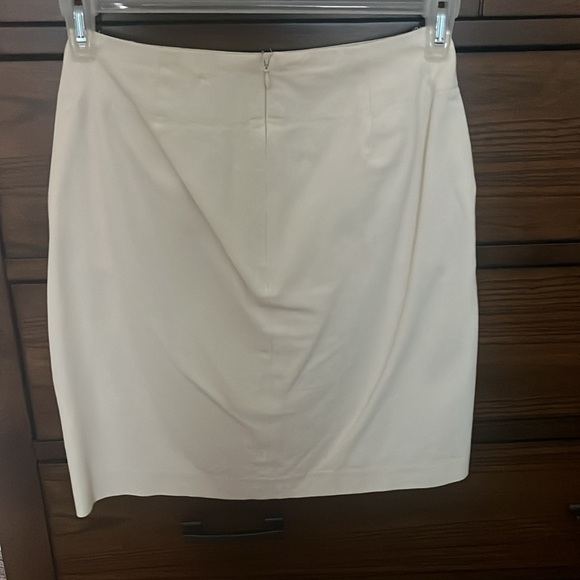 Mid length skirt - Picture 3 of 3